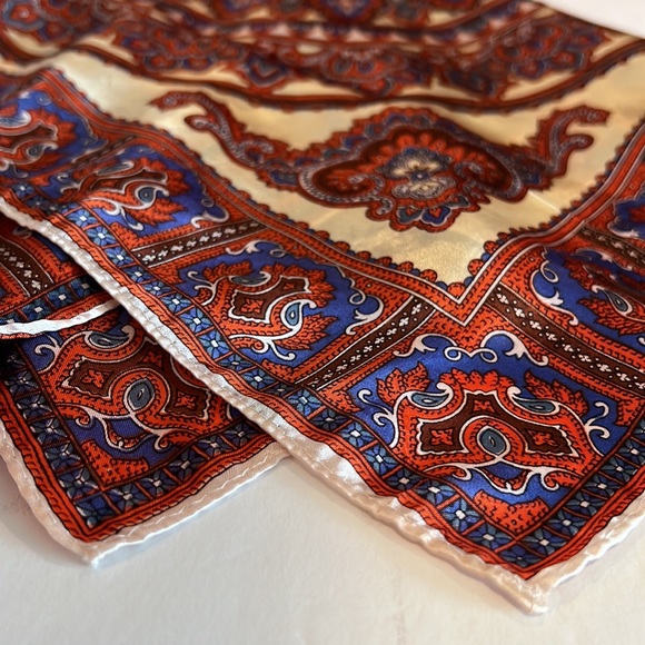 Vintage Gorgeous printed scarf hand stitched silky feel excellent condition - Picture 11 of 11